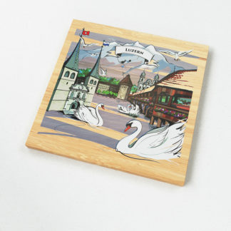 [:en]The illustration on VARSY'S Magnets Switzerland show the secret cave of the heroes of Switzerland.[:][:de]Die Illustration auf VARSY'S Magnete Schweiz zeigen die geheime Höhle der drei Befreier und der Schweizer Stadt Luzern.[:]